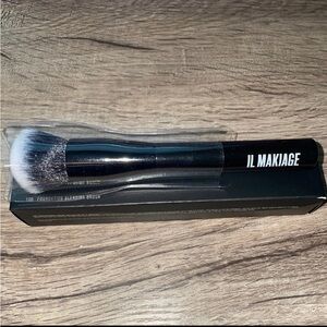 IL MAKIAGE Foundation Blending Brush - New In box